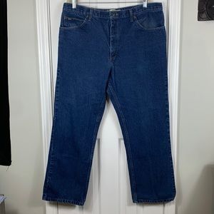 Lee mens blue jeans size 42x32. Regular fit.